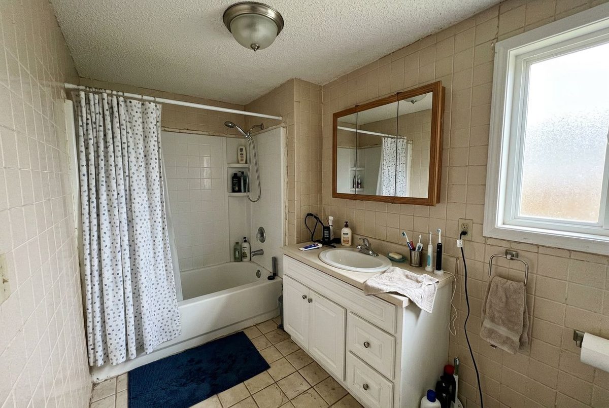 Bathroom before Japandi AI redesign